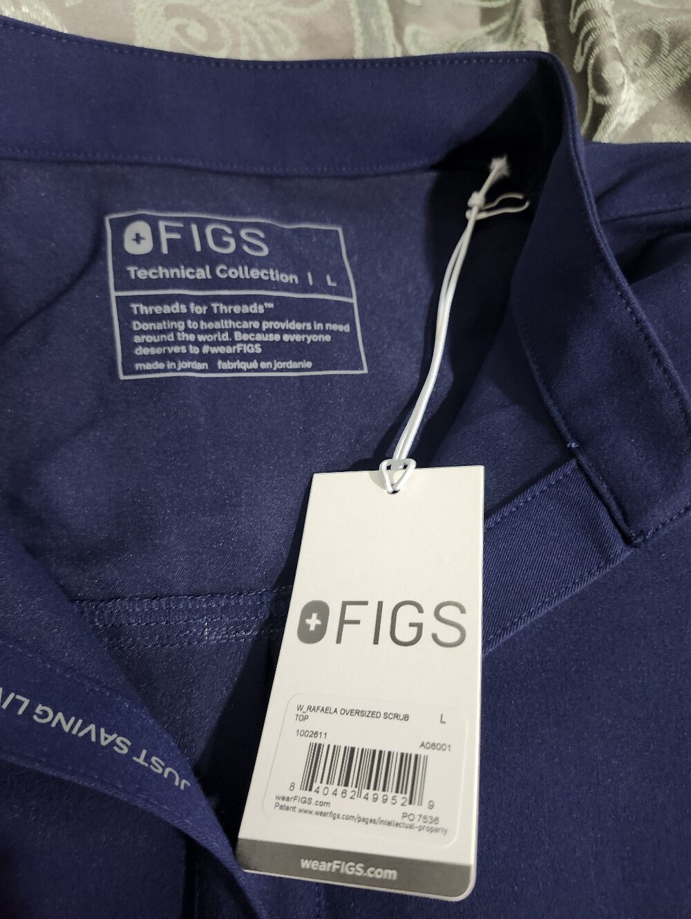 Nwt figs navy blue rafeala oversized scrub top size L - Picture 4 of 4